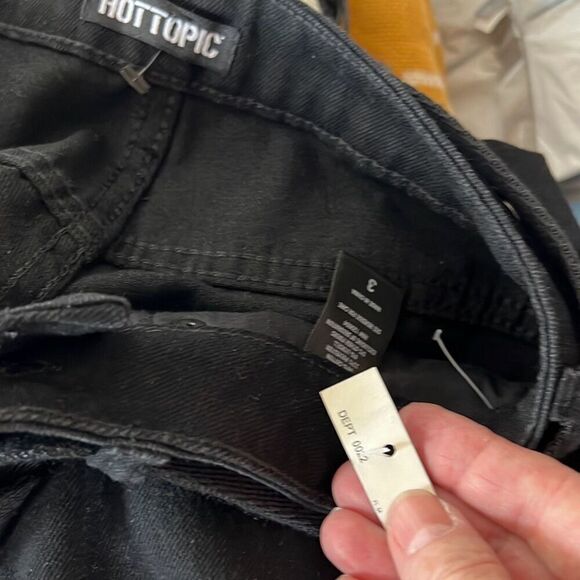 Hot Topic Black Skull Icons Belted Wide-Leg Jeans Size 3/28 Nwt - Picture 6 of 7